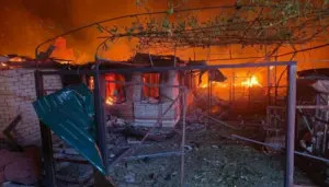 Наслідки російських ударів у Сумській області: пошкоджені приватні будинки, господарські споруди та транспортні засоби у