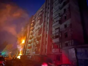 Наслідки удару по Краматорську: пошкоджений багатоповерховий будинок