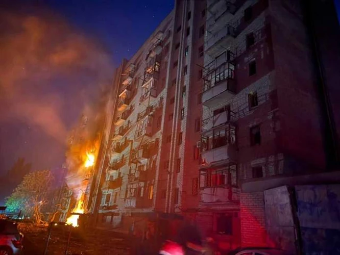 Наслідки удару по Краматорську: пошкоджений багатоповерховий будинок