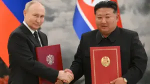 Кім Чен Ин і Володимир Путін під час попередньої зустрічі (фото KCNA via REUTERS)