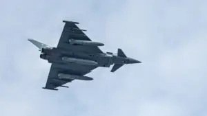 Німецький винищувач Eurofighter на авіабазі