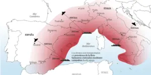 Торговельне судно у Середземному морі, з контейнера якого запускаються безпілотники