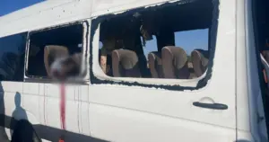 Рейсовий автобус на Нікопольщині, по якому росіяни вдарили безпілотником
