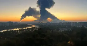 Пожежа на Московському НПЗ у районі Капотня після атаки безпілотників 20 вересня 2026 року