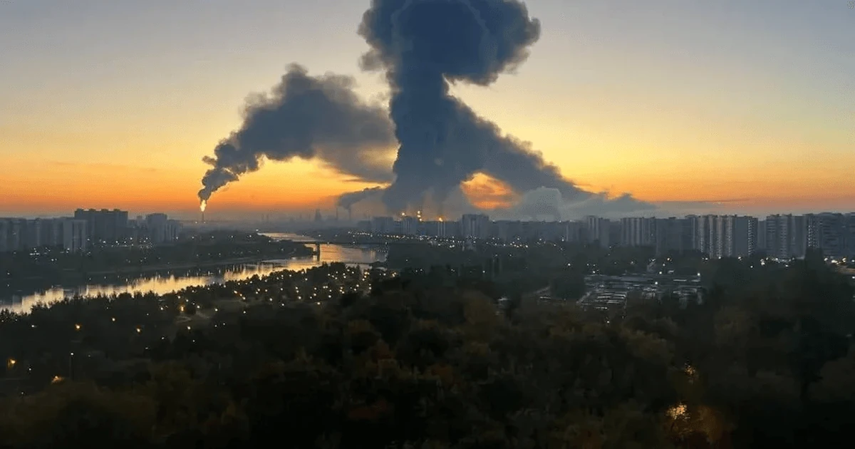 Пожежа на Московському НПЗ у районі Капотня після атаки безпілотників 20 вересня 2026 року