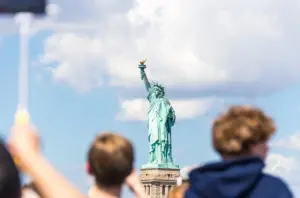 Понад 101 тисяча українців у США чекають на рішення щодо TPS до 19 жовтня 2026 року