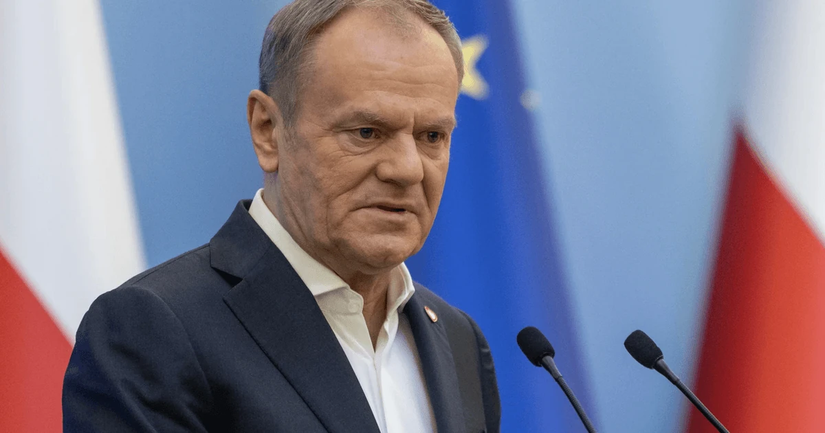 Прем'єр-міністр Польщі Дональд Туск під час брифінгу в Брюсселі 17 жовтня 2026 року